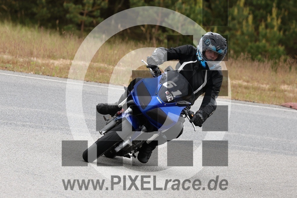 0061-20240511_02422 | Schöne Erinnerungen an spannende Momente - das festzuhalten ist unser Job. PIXELrace.de ist seit 2003 auf den Rennstrecken Europas unterwegs um die Action draußen beim Fahren und die wunderbare Stimmung imm Fahrerlager für euch einzufangen.