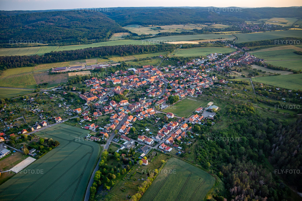 Luftbild: Ortsansicht von Nordosten im Ortsteil Timmenrode in Blankenburg im Bundesland Sachsen-Anhalt in Deutschland. Foto: IMG_136554.jpg vom 17.06.2023 durch Werner Riehm/FLY-FOTO.de