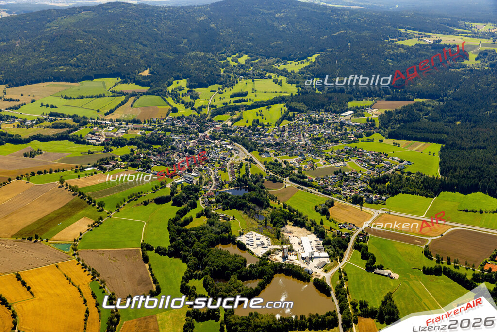 Das Luftbild zeigt :  Tröstau - Die Luftaufnahme wurde 2023 vom UL-Flugzeug aus erstellt ( keine Drohne ) - Hochauflösende Luftaufnahme - Für grossformatige Ausdrucke geeignet. Die Geschenkidee !Mit Lizenz und Bildrechte bestellbar