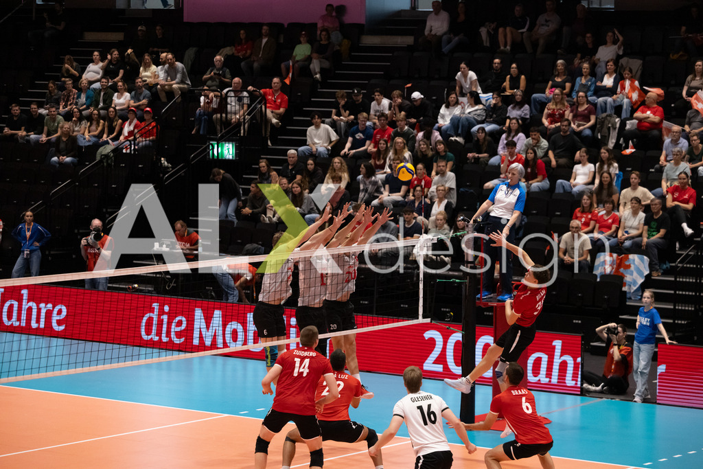 Luxembourg v Switzerland - CEV European League Men | KRIENS, SWITZERLAND - JUNE 12: FILIP BILAN of Luxembourg against ETIENNE SCHALCH of Switzerland, JOEL HAUCK of Switzerland and LARS MIGGE of Switzerland triple block during the CEV European League match between Luxembourg and Switzerland at Pilatus Arena on June 12, 2026 in Kriens, Switzerland. - Realisiert mit Pictrs.com