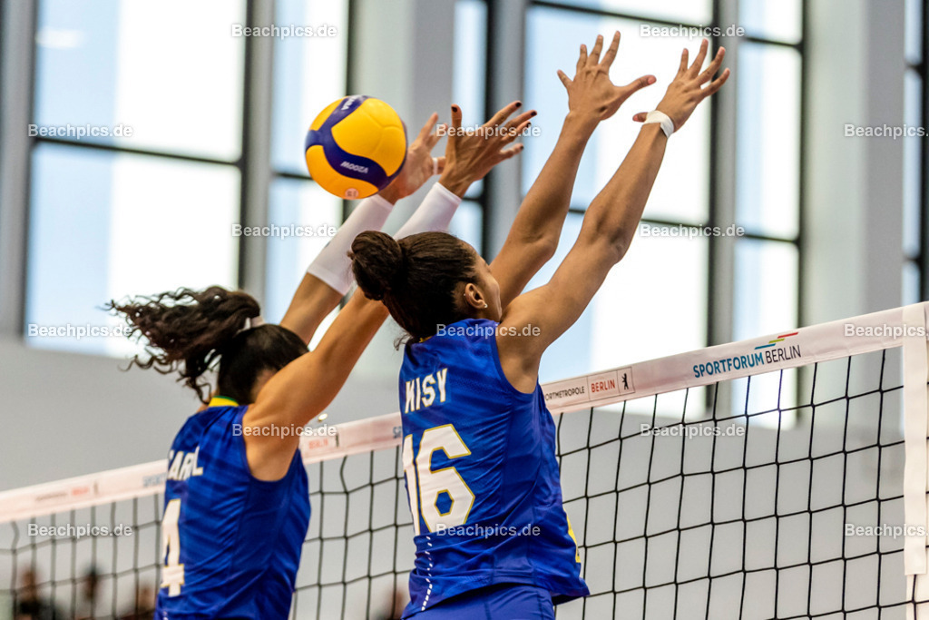 2022-00063264-Testspiel-Deutschland-Brasilien | Block Ana CAROLINA SILVA #4 BRA und Kiss NASCIMENTO #16 BRA, 17.09.2022; Berlin Foto: Gerold Rebsch - www.beachpics.de
