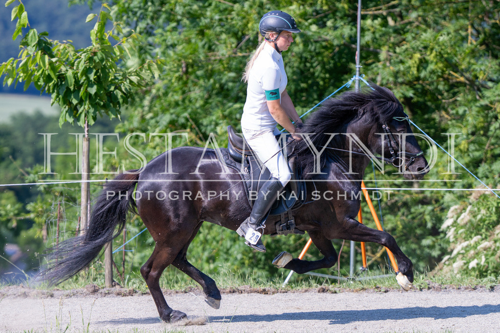 KAI06839 | Ihr sucht einen Fotografen für eure nächste OSI? Ich begleite auch euer Turnier für Islandpferde fotografisch.  - Realisiert mit Pictrs.com
