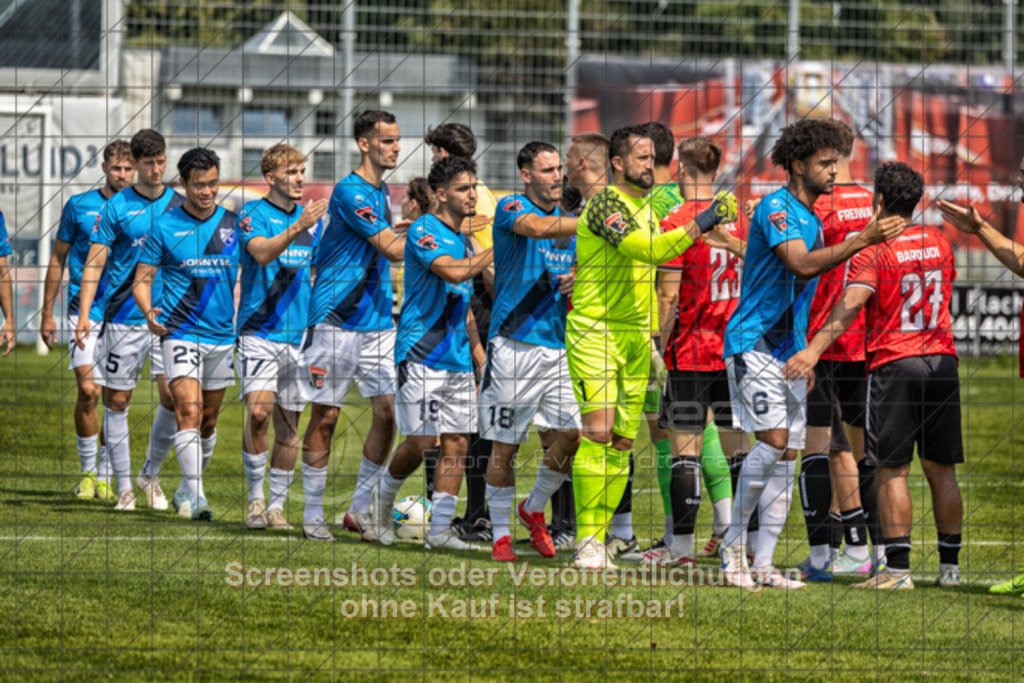 20250816_140102_0100-Bearbeitet | #,1.Göppinger SV (rot) vs. FSV 08 Bietigheim-Bissingen (blau), Fußball, Oberliga BW, wfv, 03. Spieltag, Saison 2025/2026, Rasensportplatz Stadion SV Göppingen, Hohenstaufenstr. 116, 73033 Göppingen, 16.08.2025 - 14:00 Uhr,Foto: PhotoPeet-Sportfotografie/Peter Harich