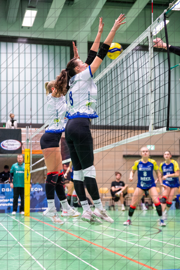 2. VBLF Nord 25/26 | Spiel 4072 | VC Osnabrück vs. Schweriner SC II | LAMMERS Lisa (VC Osnabrück e.V. #3)  und SENDNER Maya (VC Osnabrück e.V. #8)  im Block. //  17.01.26: 2. VBLF Nord 25/26 | Spiel 4072 | VC Osnabrück vs. Schweriner SC II / Osnabrück / Deutschland  //   CREDIT:www.bullenfotos.de, Martin König, Hörner Weg 40, D-49078 Osnabrück, +4917663732967 // Nutzung und Weitergabe nur zu den vereinbarten Zwecken. Presseanfragen an Ersteller. Alle Rechte beim Ersteller. Honorierung nach MFM. - Realisiert mit Pictrs.com