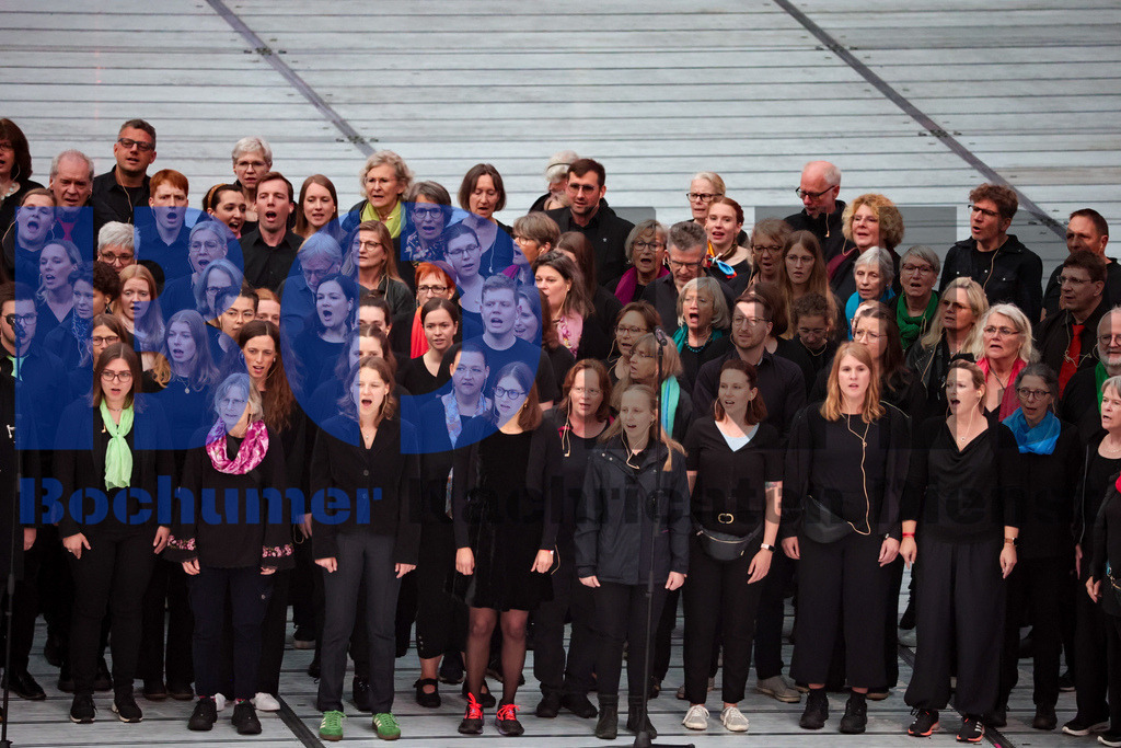 SES_TTGOPC20250716-19 | bond - Realisiert mit Pictrs.com