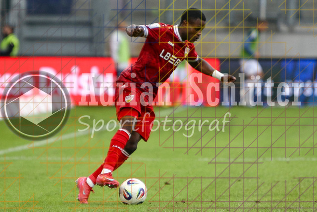 MSV Duisburg vs VfB Stuttgart II - 3. Liga | Duisburg, Deutschland, 02.08.25:   Abdenego N'Lola Nankishi (VfB Stuttgart II) in Aktion am Ball, Einzelaktion waehrend des Spiels der 3. Liga MSV Duisburg vs VfB Stuttgart II in der schauinsland-reisen-arena(Foto von Brauer-Fotoagentur / Adrian Schlueter)