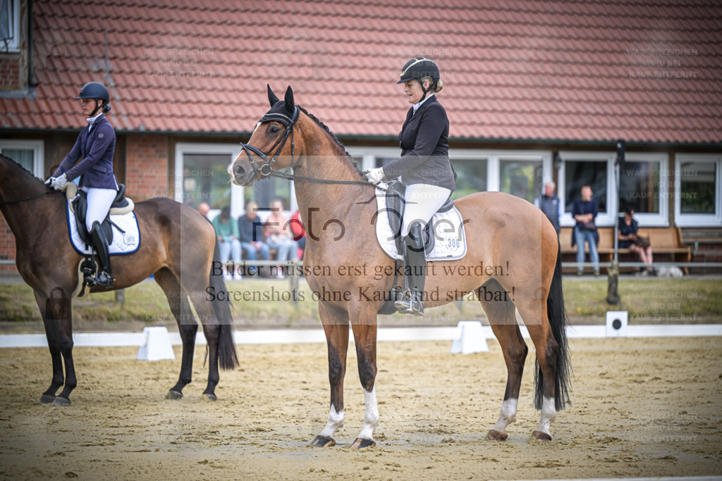 DOS_9174 | Entdecke hochwertige Reitturnierfotos von Foto Oger. Professionell, emotional und authentisch – jetzt Lieblingsmomente im Shop bestellen. - Realisiert mit Pictrs.com