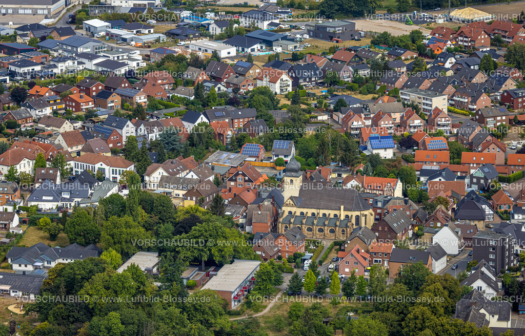 Selm220810369Bork | Luftbild von Selm-Bork mit der kath. Kirche St. Stephanus Bork, Selm, Ruhrgebiet, Nordrhein-Westfalen, Deutschland