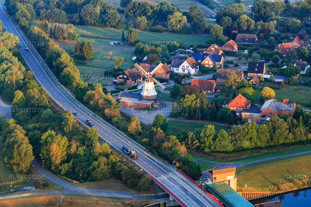 Luftbild: Windmühle Artlenburg in Artlenburg im Bundesland Niedersachsen in Deutschland. Foto: IMG_110190.jpg vom 18.08.2018 durch Werner Riehm/FLY-FOTO.deWWW.SCHARNEBECK.DE