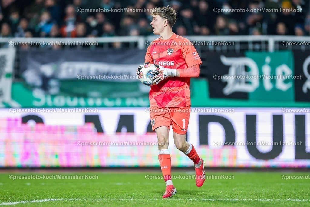 PRM06022601069 | 06.02.2026, Fußball, Preußen Münster - VfL Bochum, 2. Fußball Bundesliga,  Preußenstadion, 21.Spieltag, Saison 2025 2026: Torwart Johannes Schenk&nbsp;(Preussen Muenster #01) DFB regulations prohibit any use of photographs as image sequences and or quasi-video.