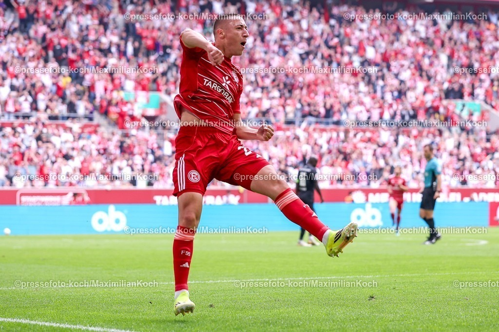F9510052601029 | 10.05.2026, Fußball, Fortuna Düsseldorf - SV 07 Elversberg, 2. Fußball Bundesliga, Herren, Merkur Spiel-Arena, 33. Spieltag, Saison 2025 2026: Torjubel nach dem Tor zum 1:0 durch Torschütze Marin Ljubicic&nbsp;(Fortuna Düsseldorf #20)  zusammen mit   DFB regulations prohibit any use of photographs as image sequences and or quasi-video.