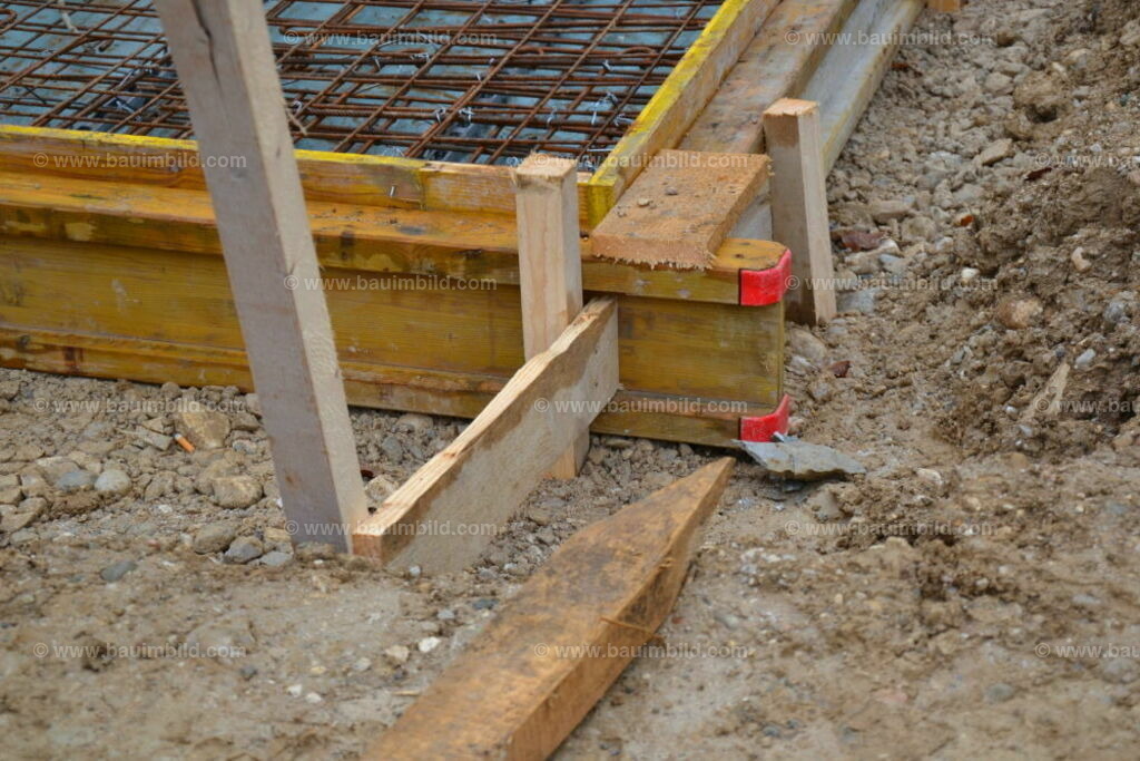 bib-lg04-betonarbeiten-0407 | Nach LV-Leistungsgruppen sortierte Detailfotos über den Bau eines Hauses. Alle Hausbau-Bilder direkt vom Urheber und Autor der Website Haus-Selber-Bauen.com