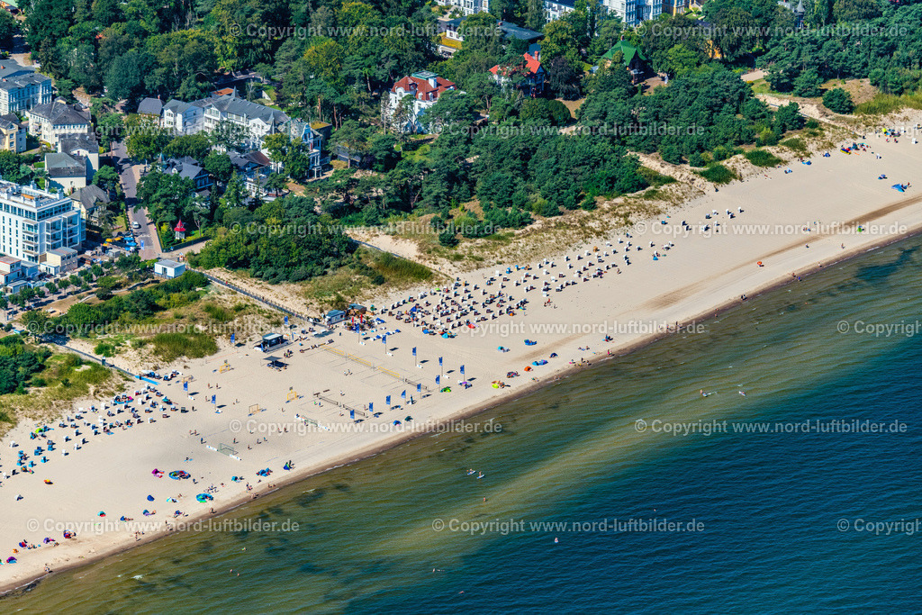 Ahlbeck_Usedom_ELS_4839100822 | SEEBAD HERINGSDORF 10.08.2022 Sandstrand- Landschaft an der Ostsee in Seebad Ahlbeck im Bundesland Mecklenburg-Vorpommern. // Beach landscape on the Baltic Sea in Seebad Ahlbeck in the state Mecklenburg - Western Pomerania. Foto: Martin Elsen