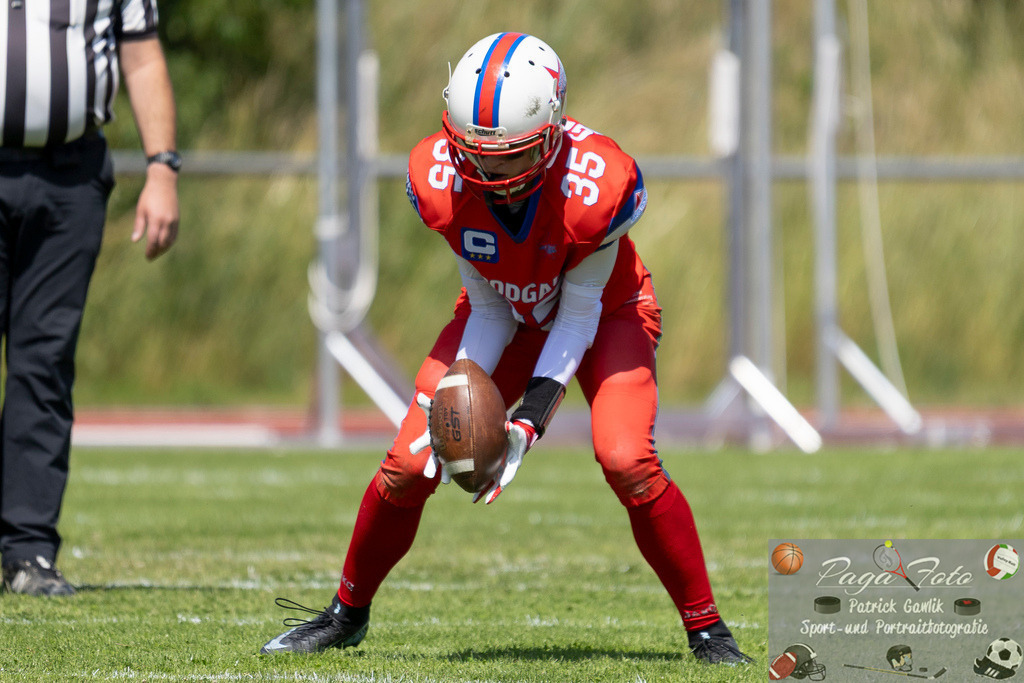 GFLW 1: German Football League Women 1: Rodgau Pioneers Ladies - Stuttgart Scorpions Sisters, 07.06.2026 | Jennifer Gerndt (Rodgau Pioneers Ladies #35) fängt den Ball, Freisteller, Portrait / Porträt, Rodgau Pioneers Ladies - Stuttgart Scorpions Sisters, Rodgau, Maingau-Energie-Stadion "Am Weichsee", 7.6.2026 - Realisiert mit Pictrs.com