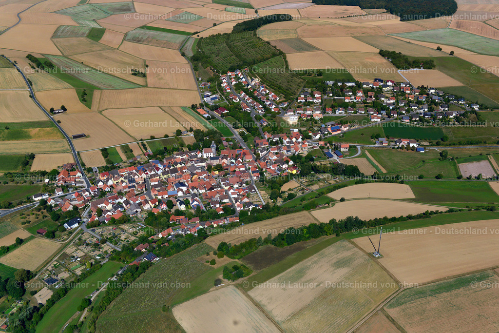 3650591 | UNTERALTERTHEIM 13.09.2016 Ortsansicht am Rande von landwirtschaftlichen Feldern und Nutzflächen  in Unteraltertheim im Bundesland Bayern, Deutschland // Village view on the edge of agricultural fields and land  in Unteraltertheim in the state Bavaria, Germany Foto: Gerhard Launer
