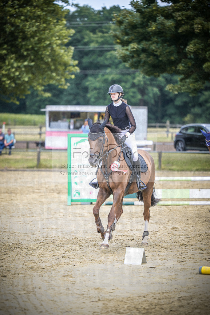 DOS_9812 | Entdecke hochwertige Reitturnierfotos von Foto Oger. Professionell, emotional und authentisch – jetzt Lieblingsmomente im Shop bestellen.Deutschlandweite Turnierfotografie. - Realisiert mit Pictrs.com