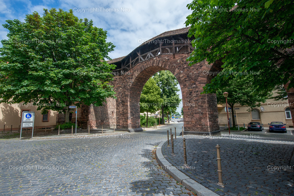 Worms-2025_DSC1463 | Worms: Das Raschitor ist ein Durchgang mit drei Torbögen durch die innere Stadtmauer von Worms. Der Durchbruch erfolgte zu Beginn des 20. Jahrhunderts und durch das Tor gelangt man in das ehemalige Judenviertel.,, Bild: Thomas Neu