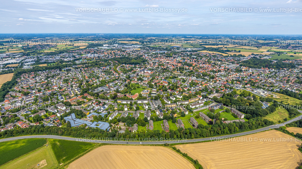Werl240711764 | Luftbild, Übersicht Werl mit Altstadt mit Wallfahrtsbasilika Mariä Heimsuchung und kath. Kirche St. Walburga, unten die Hedwig-Dransfeld-Schule, Häuser mit roten Dächern, Fernsicht, Werl, Soester Börde, Nordrhein-Westfalen, Deutschland