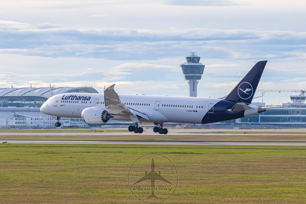 LH94-B789-D-ABPA-FRA-MUC-20250415-5-sharpen | Browse breathtaking aviation photography and order high-quality prints from AviatoRay's gallery. Perfect for enthusiasts and collectors. - Realisiert mit Pictrs.com