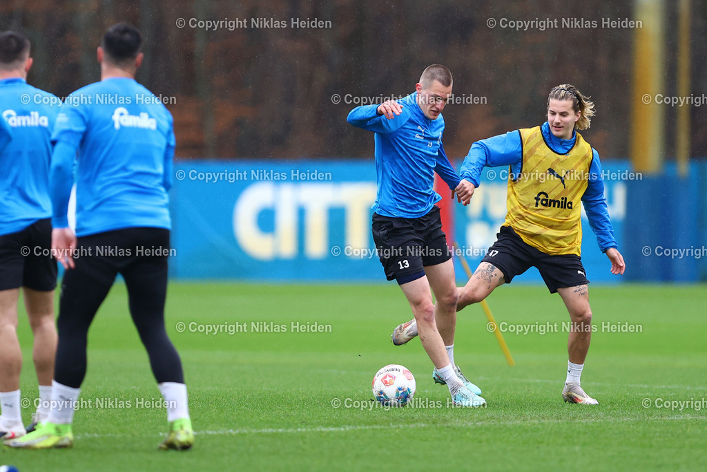 NH_HolsteinKiel_Training_11032026 | #13 Ivan Nekic (Holstein Kiel) und #47 John Tolkin (Holstein Kiel)Fußball I Herren I Training I Saison 2025-2026 I Holstein Kiel I 11.03.2026 I Citti-Fußballpark