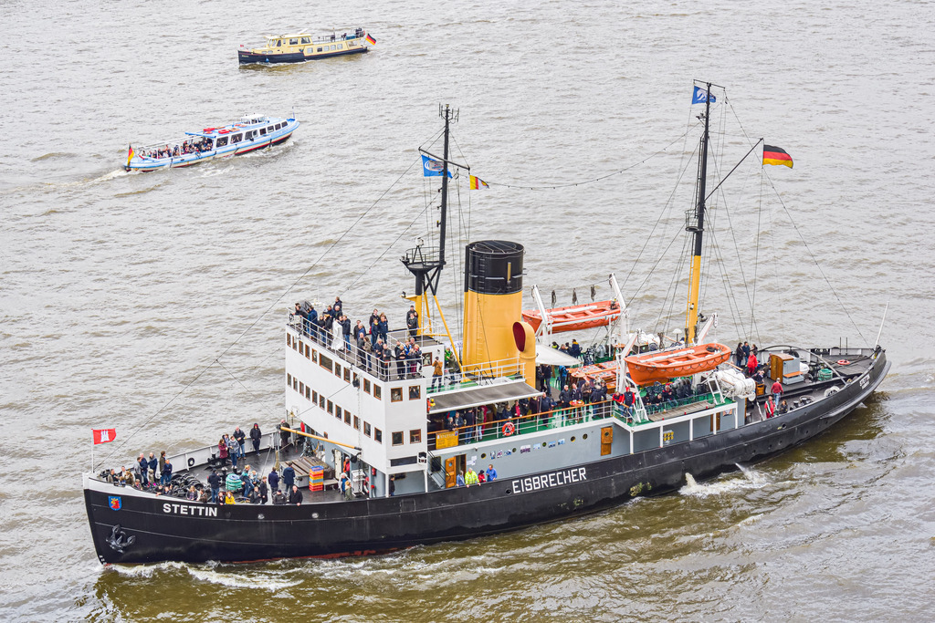 Stettin, Eisbrecher | Ein Blickfang bei maritimen Events ist der Dampf-Eisbrecher Stettin, der im Jahr 1933 gebaut wurde. Das 52 Meter lange Schiff hat seinen Heimathafen in Hamburg, Museumshafen Övelgönne. - Realisiert mit Pictrs.com
