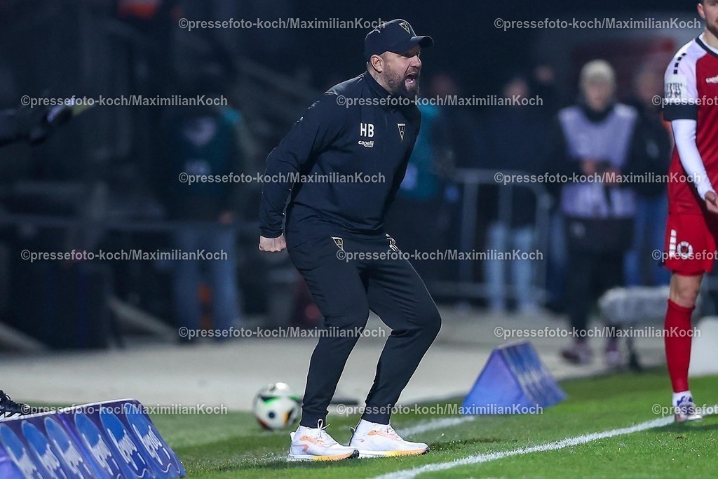 FCVK14022502166 | 14.02.2025, Fußball, FC Viktoria Köln – Alemannia Aachen, 3.Liga, Sportpark Höhenberg, Saison 2024 2025: Cheftrainer Heiner Backhaus (Alemannia Aachen)DFB regulations prohibit any use of photographs as image sequences and or quasi-video.