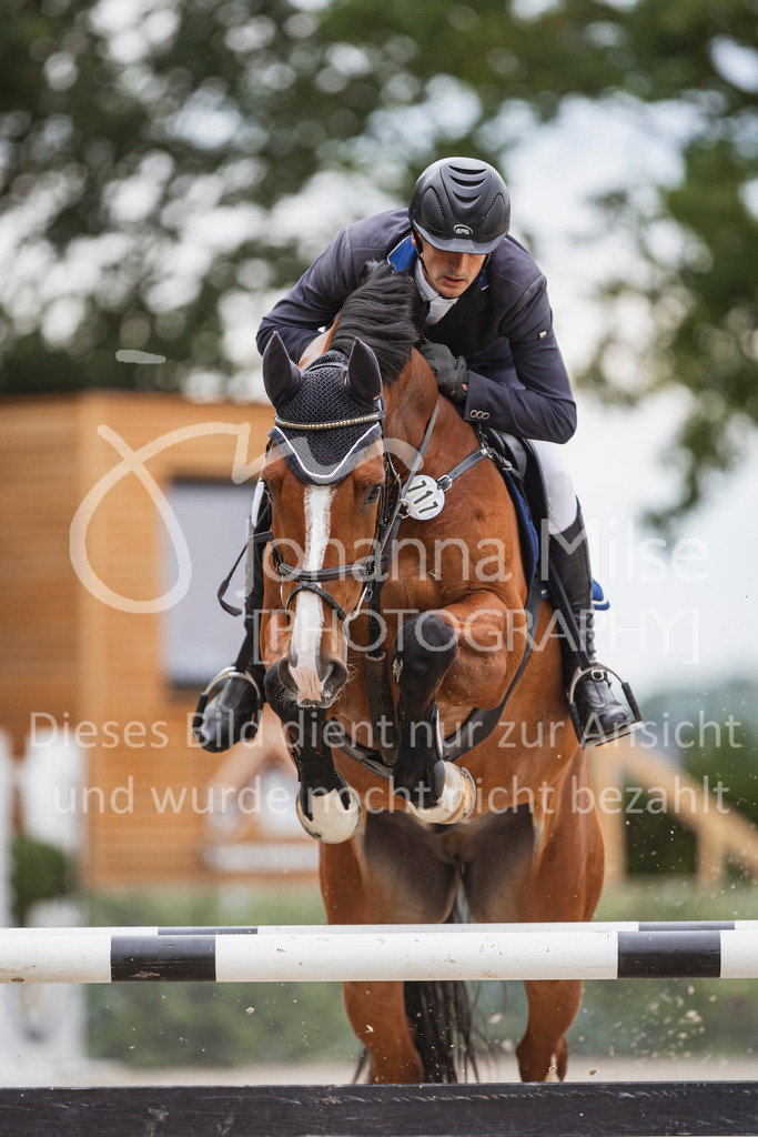 240614_Lemwerder_M2-Springen-462 | Deine schönsten Turniermomente als professionelle Fotos! Entdecke hochwertige Pferdesport-Fotografie im Online-Shop. Jetzt Fotos finden & bestellen!