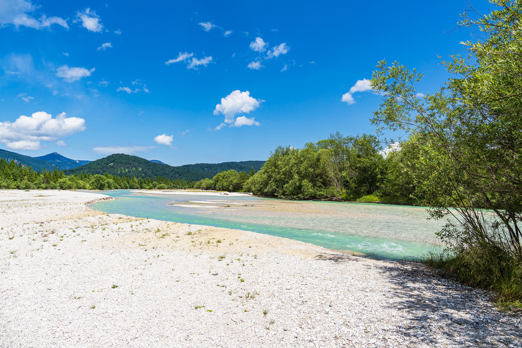 Der Fluss Isar bei Krün in Bayern | Der Fluss Isar bei Krün in Bayern.