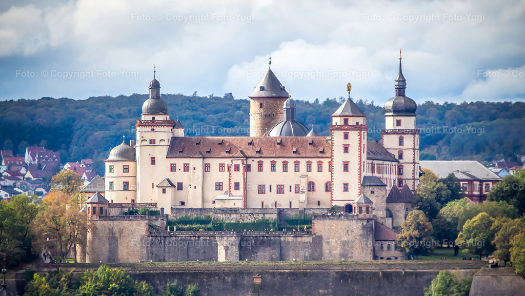 foto_yugi_0009 | Ansichten aus Würzburg sind Sehenswürdigkeiten die vom Herrn Ugur Yurdagül (foto-yugi) fotografiert und bearbeitet wurden.
Die Bilder wurden dem Komposition entsprechend bearbeitet und können als Print- oder Onlinemedien verwendet werden.