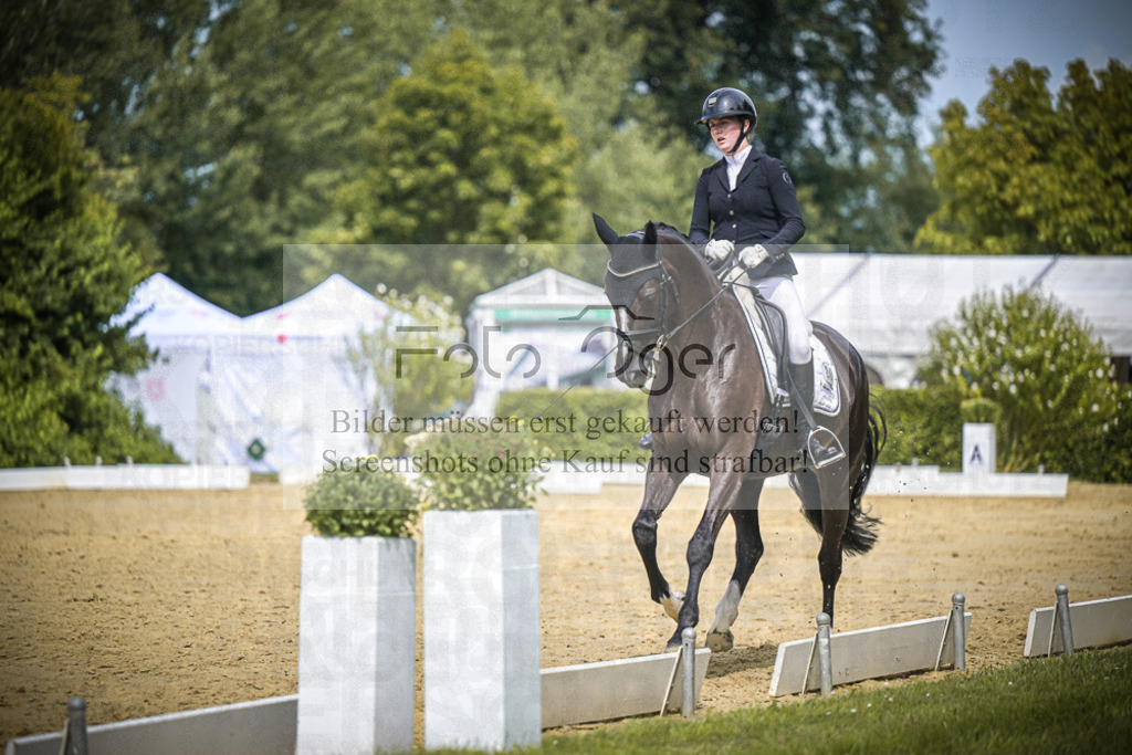 DOS_2808 | Entdecke hochwertige Reitturnierfotos von Foto Oger. Professionell, emotional und authentisch – jetzt Lieblingsmomente im Shop bestellen.Deutschlandweite Turnierfotografie. - Realisiert mit Pictrs.com