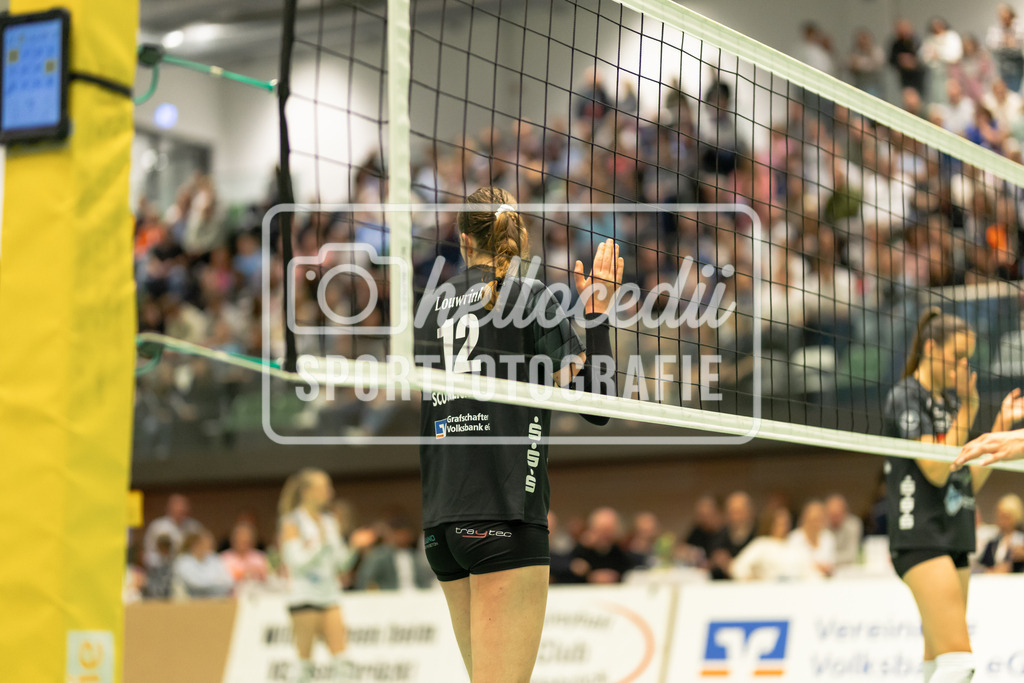 Volleyball I Frauen I Saison 2025-2026 I 2. Bundesliga I VC Osnabrück - SCU Emlichheim-59 | Lisa Louwrink (12, SCU Emlichheim) - Realisiert mit Pictrs.com
