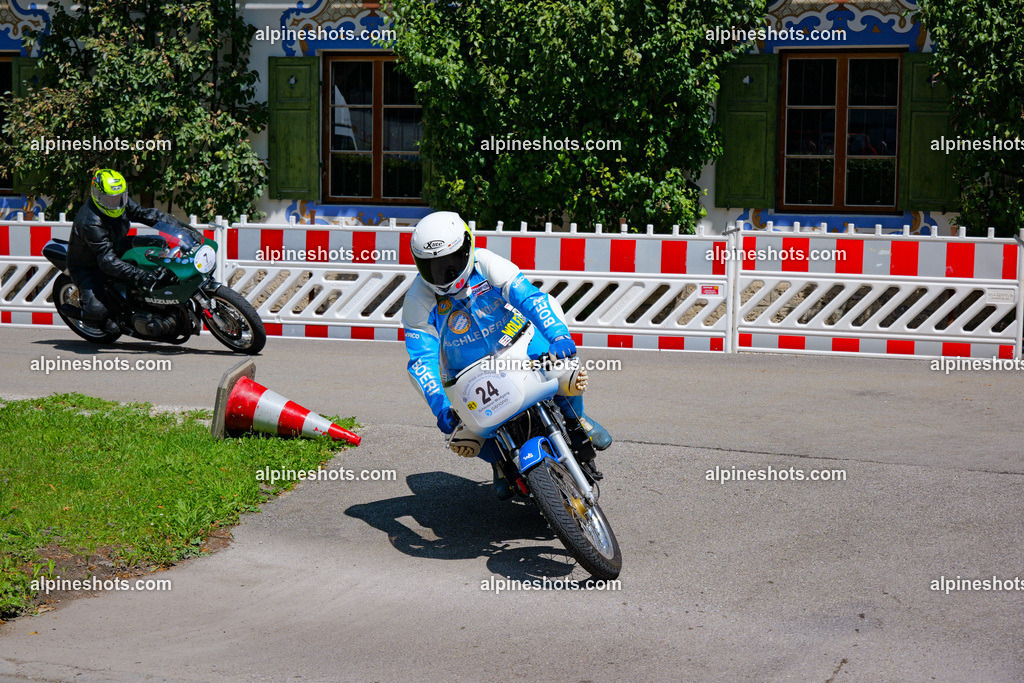 P1036848-2 | Erleben Sie atemberaubende, hochqualitative Fotos Ihrer Fahrt entlang der malerischen Alpenstraßen. Besuchen Sie alpineshots.com, um professionelle Aufnahmen Ihrer unvergesslichen Reise zu finden und zu kaufen - Realisiert mit Pictrs.com