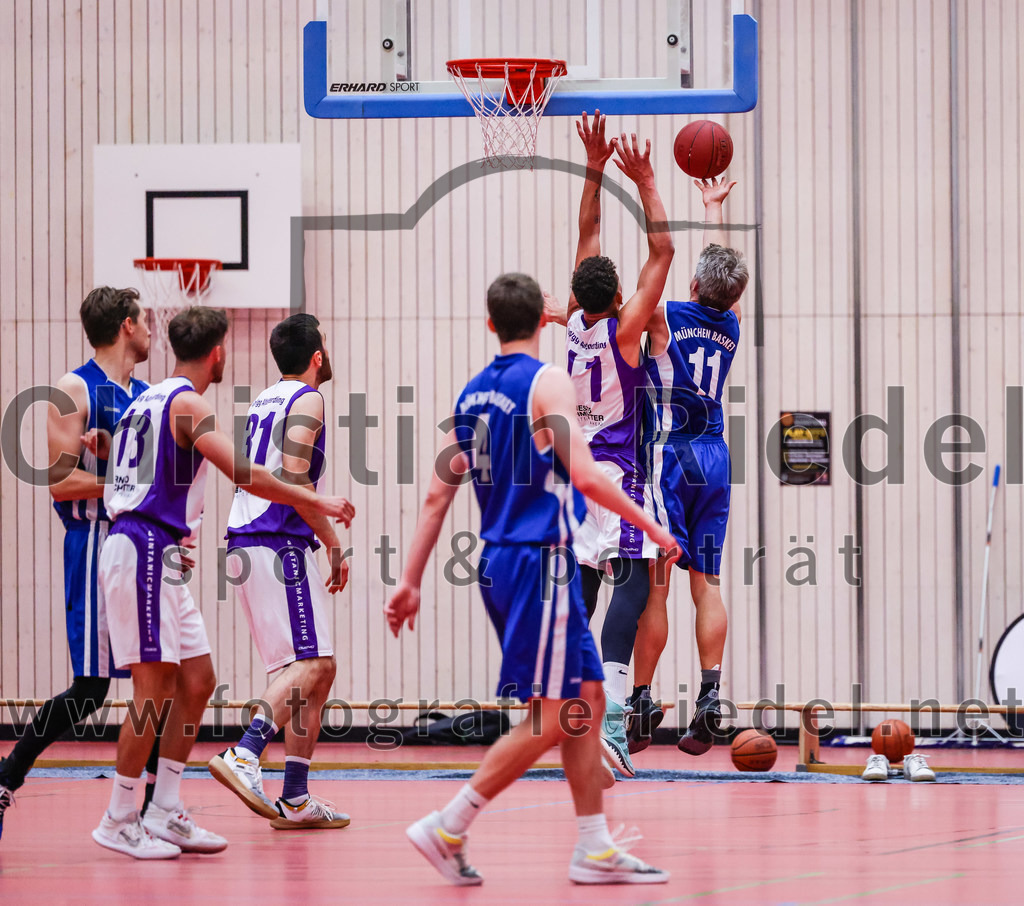 2022-05-29_012_SpVgg_Altenerding_gegen_Muenchen_Basket_2 | Erding, Deutschland, 29.05.2022:
Basketball, Bezirksliga 2021 / 2022, Herren Turnier der 2. der Aufstiegsrunden, SpVgg Altenerding gegen München Basket 2, Endergebnis: 

Jonah Timothy Richardson (SpVgg Altenerding, #13), Sasa Sukovic (SpVgg Altenerding, #31), Tizian Baur (München Basket, #4), Luis Winkler (SpVgg Altenerding, #11), Philipp Waldherr (München Basket, #11)

Foto: Christian Riedel / fotografie-riedel.net
