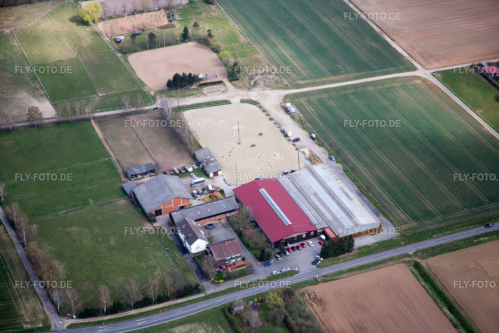 Reit- und Fahrverein Großzimmern 1949 eV | Luftbild: Reit- und Fahrverein Großzimmern 1949 eV in Groß-Zimmern im Bundesland Hessen in Deutschland. Foto: IMG_077287.jpg vom 12.04.2015 durch Werner Riehm/FLY-FOTO.de - Realisiert mit Pictrs.com