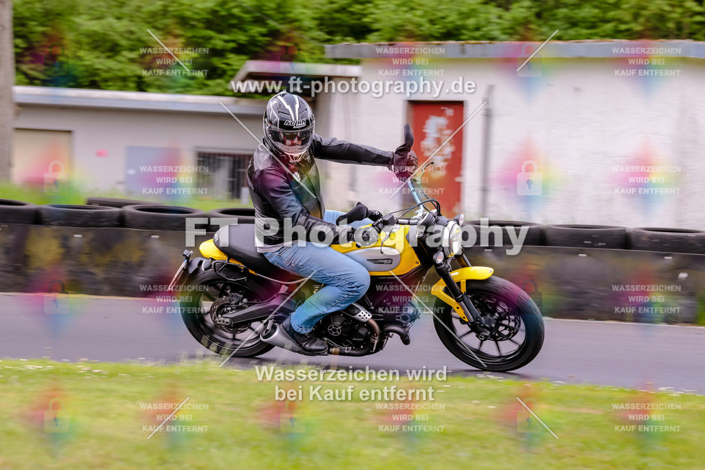 MotoTeamVBK-20657 | Hier findet Ihr Bilder von Touristenfahrten auf der Nürburgring Nordschleife oder von anderen Veranstaltungen die ich besucht habe. Viel Spass beim Durch Schauen 
