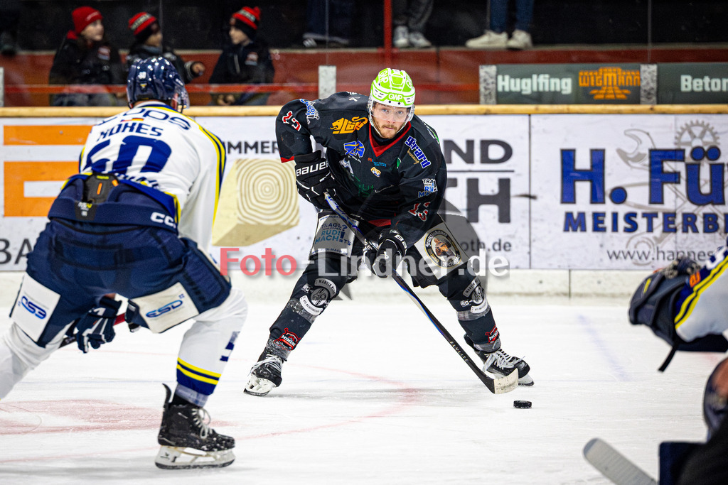 Peißenberg MINERS gegen EHC Waldkraiburg "Die Löwen" | Eishockey Bayernliga 2025/26, Peißenberg MINERS gegen EHC Waldkraiburg "Die Löwen", 20251012,Weiland PARRISH (MINERS 13) im Angriff,2025-10-12 in Peißenberg (flatbuy Arena Peißenberg), Weiland PARRISH (MINERS 13)Copyright: WolfgangxLindner www.foto-lindner.de