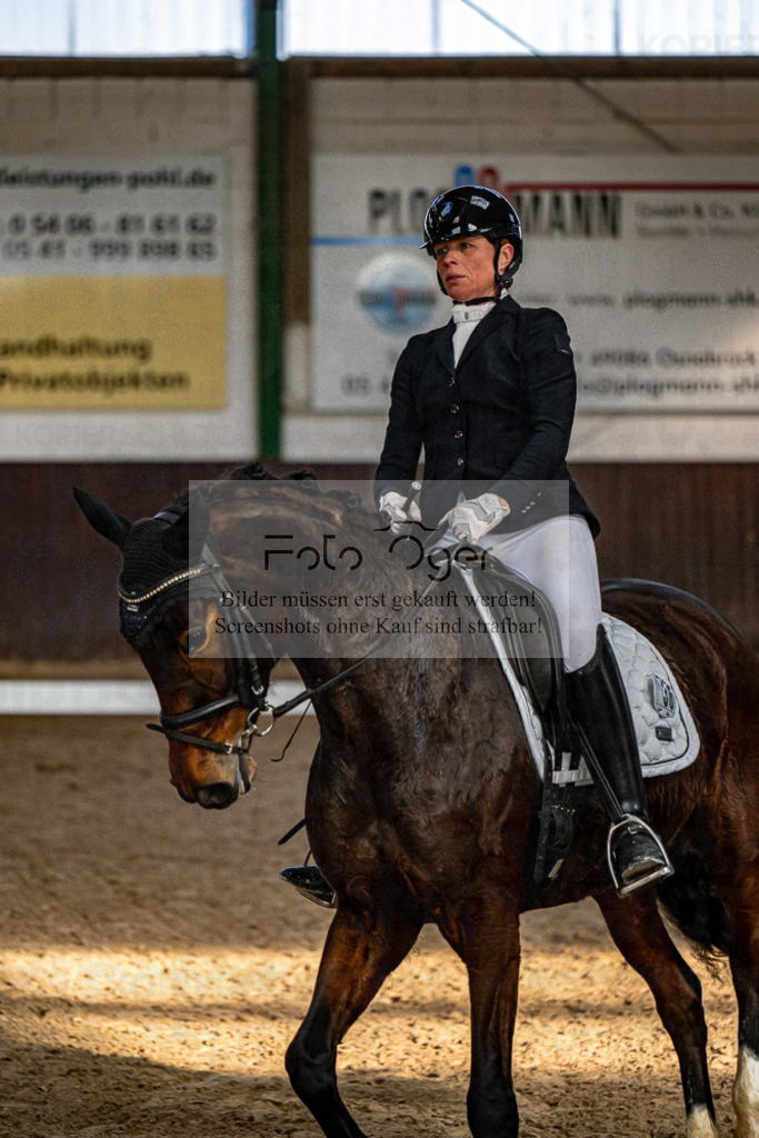 20240308-DOS_4557 | Entdecke hochwertige Reitturnierfotos von Foto Oger. Professionell, emotional und authentisch – jetzt Lieblingsmomente im Shop bestellen.Deutschlandweite Turnierfotografie. - Realisiert mit Pictrs.com