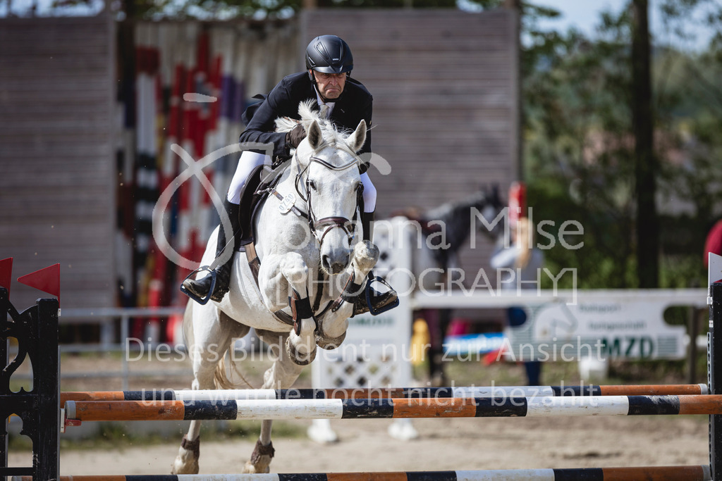 240428_Spenge_M2-Spr-151 | Deine schönsten Turniermomente als professionelle Fotos! Entdecke hochwertige Pferdesport-Fotografie im Online-Shop. Jetzt Fotos finden & bestellen!