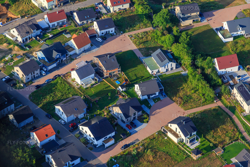 Luftbild: Neubaugebiet K2 in Kandel im Bundesland Rheinland-Pfalz in Deutschland. Foto: IMG_148364.jpg vom 17.06.2025 durch Werner Riehm/FLY-FOTO.de