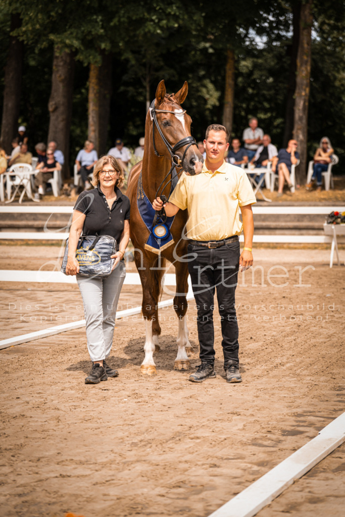 3.Fr00240 | Leoni Ertmer Photography - Realisiert mit Pictrs.com