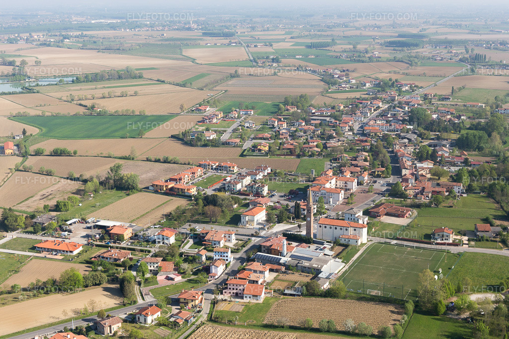 Aerial view: View of the town in Sega-Malcanton in the state Veneto, Italy. – Photo: IMG_098858.jpg taken on 04/08/2017 by Werner Riehm/FLY-FOTO.com – Resolution of the original: 5176 x 3451 px