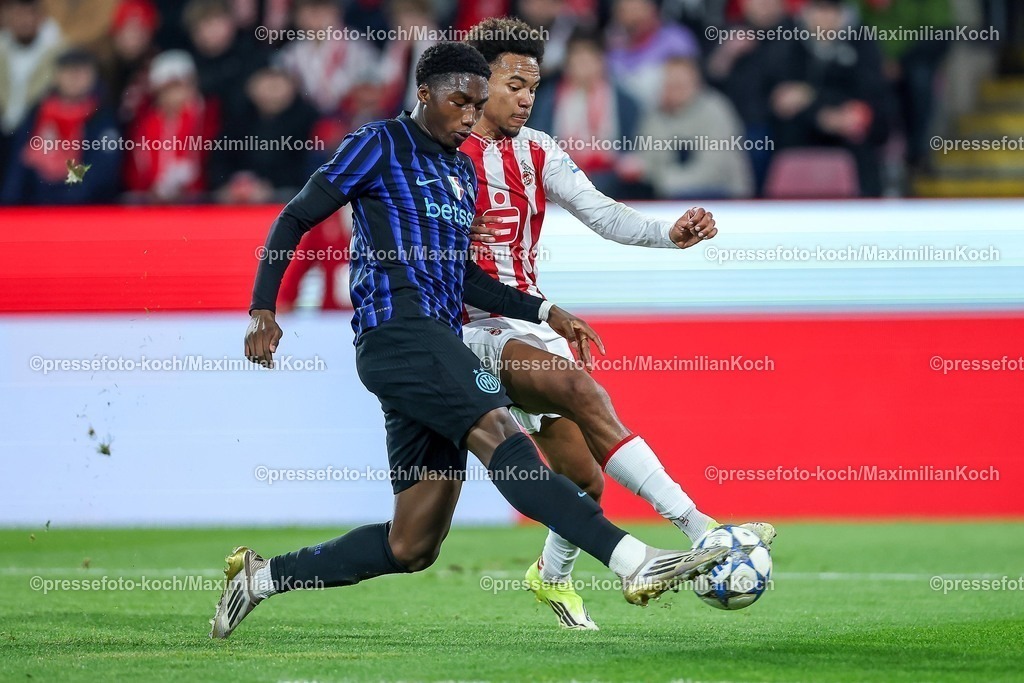1FC04022601042 | 04.02.2026, Fußball, UEFA Youth League, U19 1. FC Köln - Inter Mailand, Sechzehntelfinale, RheinEnergie-STADION, Saison 2025 2026: Lamine Ballo (FC Internazionale Milano #02) im Zweikampf gegen  Youssoupha Niang (U19 FC Köln #11) DFB regulations prohibit any use of photographs as image sequences and or quasi-video.