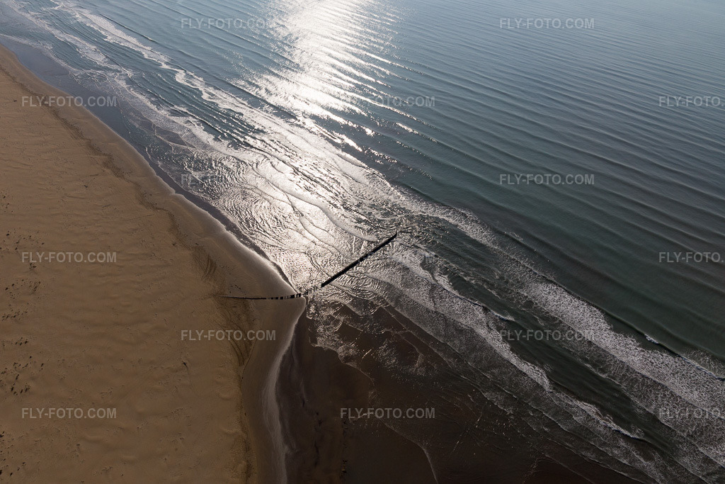 Aerial view: View of the town in Bibione Pineda in the state Veneto, Italy. – Photo: IMG_097999.jpg taken on 04/03/2017 by Werner Riehm/FLY-FOTO.com – Resolution of the original: 5472 x 3648 px