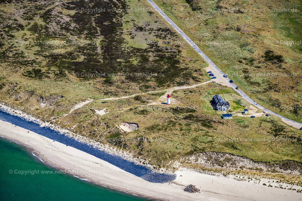 Sylt_List_Ellenbogen_Leuchtturm_Listwest_ELS_5685130625 | LIST 13.06.2025 Leuchtturm "List-West" als historisches Seefahrtzeichen im Küstenbereich in List auf der Insel Sylt im Bundesland Schleswig-Holstein, Deutschland. // Lighthouse as a historic seafaring character in the coastal area " List-West " in List at the island Sylt in the state Schleswig-Holstein, Germany. Foto: Martin Elsen