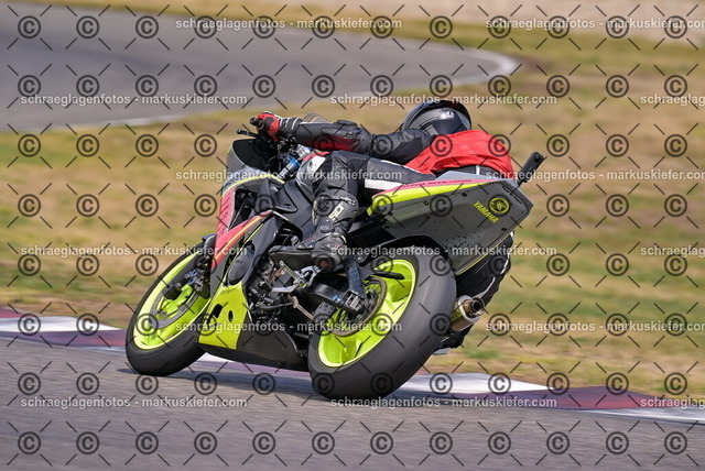 26bt05-1717 | markuskiefer.com - Realisiert mit Pictrs.com
