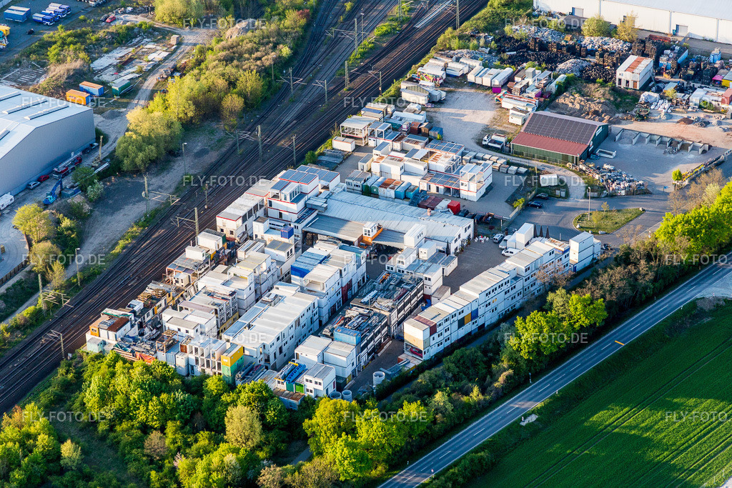 Wohn-Container-Lager der U. S. Ungar Service GmbH im Ortsteil Goddelau | Luftbild: Wohn-Container-Lager der U. S. Ungar Service GmbH im Ortsteil Goddelau in Riedstadt im Bundesland Hessen in Deutschland. Foto: IMG_077695.jpg vom 23.04.2015 durch Werner Riehm/FLY-FOTO.de - Realisiert mit Pictrs.com