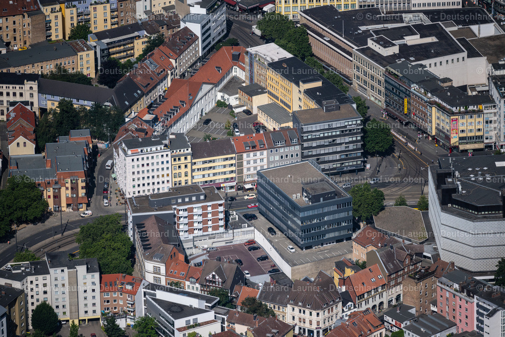 4035228 | BRAUNSCHWEIG 31.07.2020 Bürogebäude des Verwaltungs- und Geschäftshauses an der Karrenführerstraße in Braunschweig im Bundesland Niedersachsen, Deutschland. // Office building in Brunswick in the state Lower Saxony, Germany. Foto: Gerhard Launer