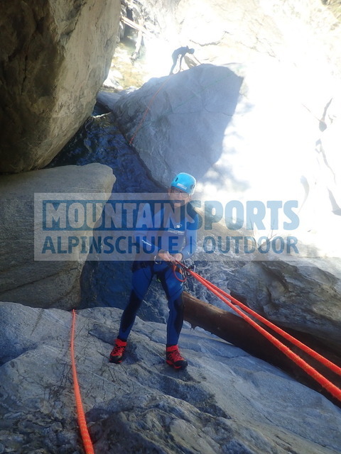 PC020027 | Bestelle die Bilder deines Berg- oder Wasser-Abenteuers mit Mountain Sports bequem von zu Hause aus direkt über unseren Online Fotoshop von pictrs.com. - Realisiert mit Pictrs.com