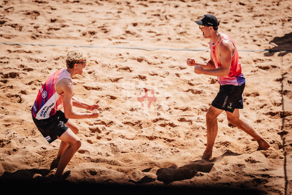 Beachvolleyball | Männer | Allianz German Beach Tour 2025 | Tourstop München | 12.07.2025 | v.l. Tamo Wüst und Tristan Fröbel jubeln