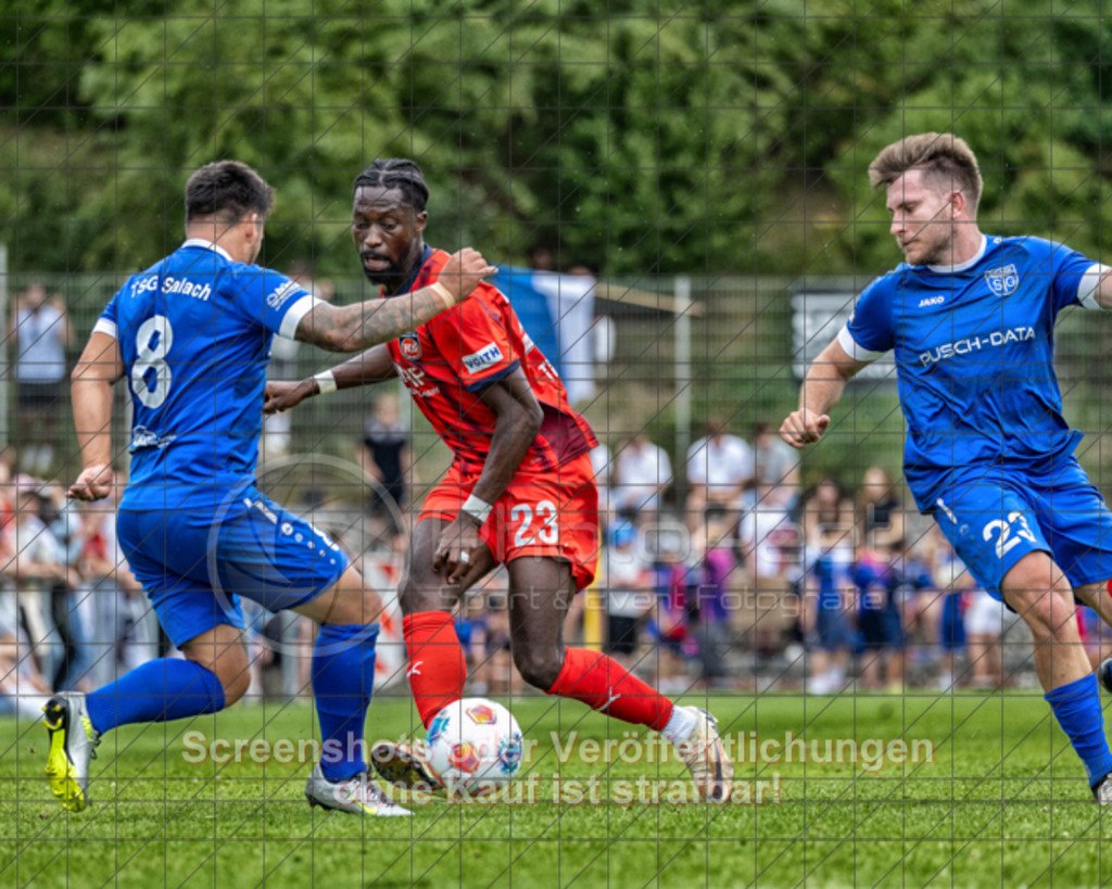 20250706_160101_1211-Bearbeitet-2 | #,TSG Salach (blau) vs. 1.FC Heidenheim (rot), Fußball, Freundschaftsspiel - WfV, Saison 2025/2026, Rasensportplatz, Staufenecker Str. 41, 73084 Salach, 06.07.2025 - 15:30 Uhr,Foto: PhotoPeet-Sportfotografie/Peter Harich